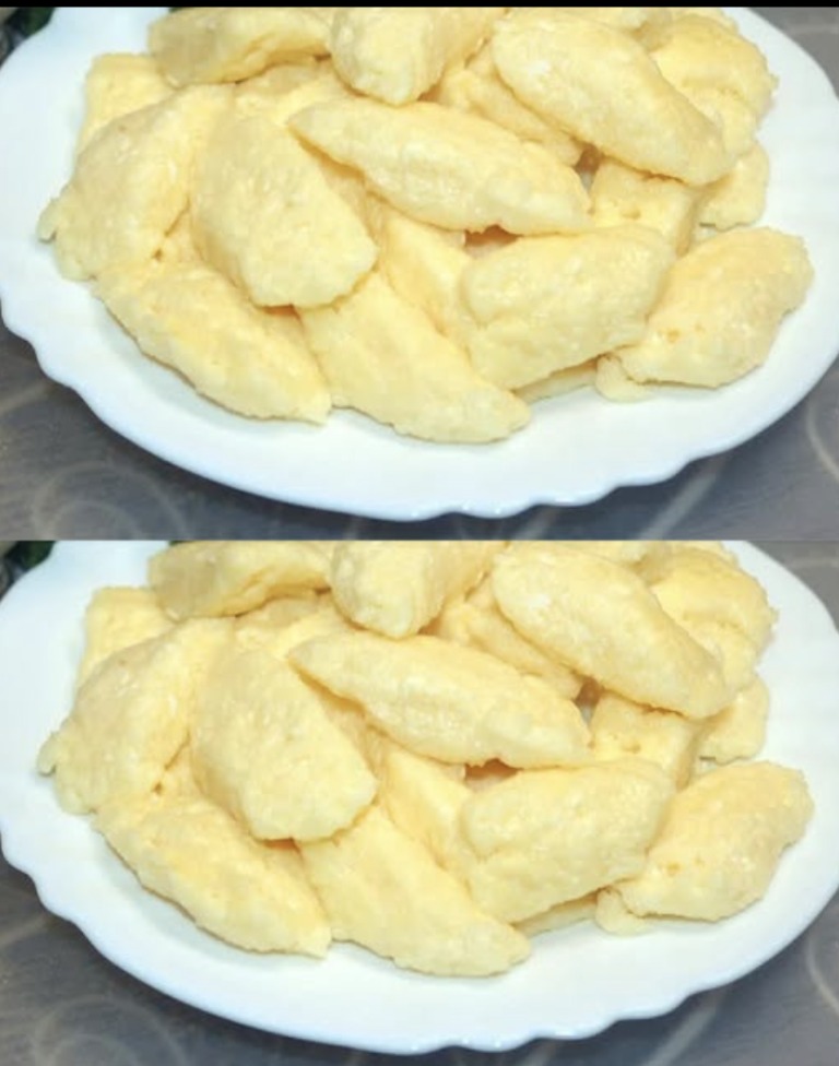 Takie leniwe pierogi gotuję już od kilku lat: bez mąki, bez wyrabiania ciasta rękami, bez wałkowania i w zaledwie 20 minut