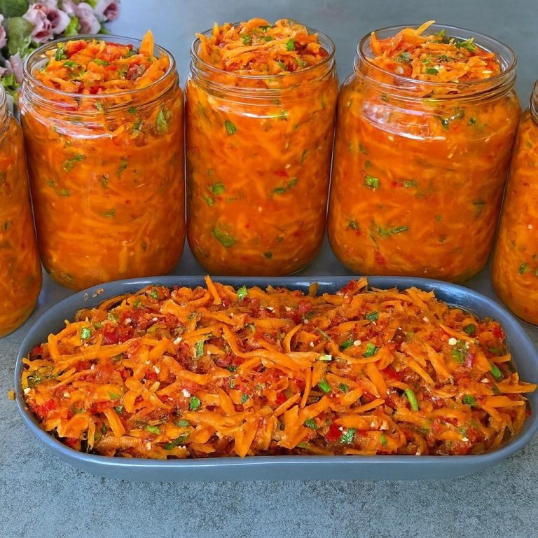 Nie trzeba go gotować. Każdy, kto go spróbuje, pyta o przepis. Nawet jeśli zrobisz 100 słoików, to i tak za mało. Niesamowicie pyszne! Artykuł znajduje się w pierwszym komentarzu